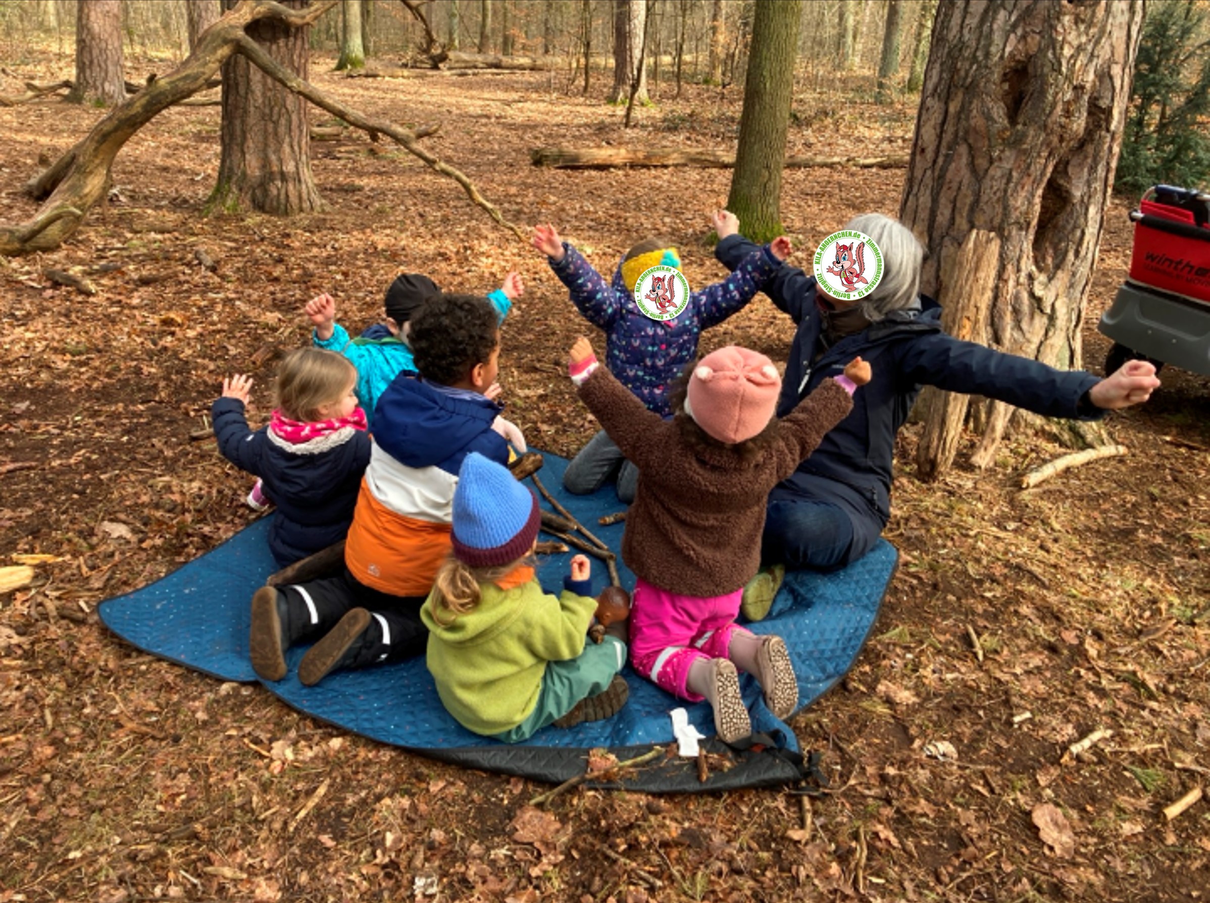 Foto von der Kita-Gruppe im Wald